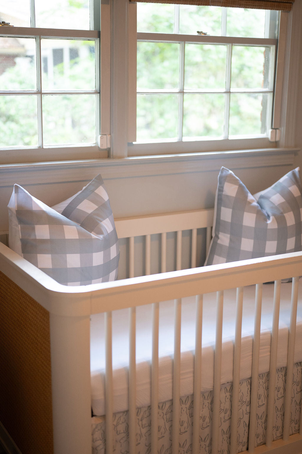 22x22 Knife Edge Pillow - Linen Blend